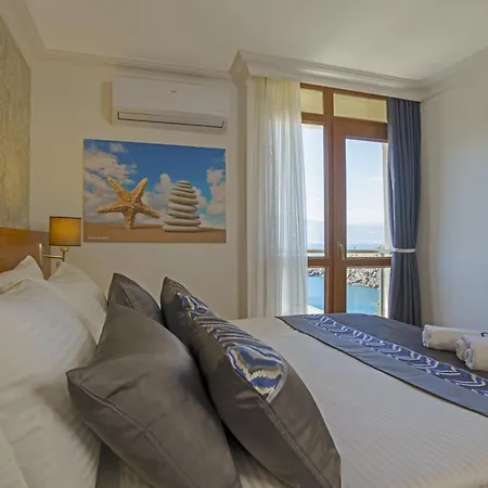Qinn Hotel *