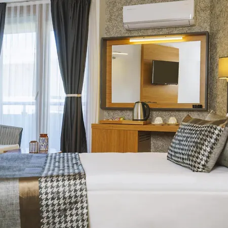 Qinn Hotel *