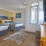 Qinn Hotel