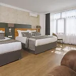 Qinn Hotel *
