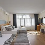 Qinn Hotel *
