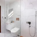 Qinn Hotel