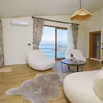 Qinn Hotel